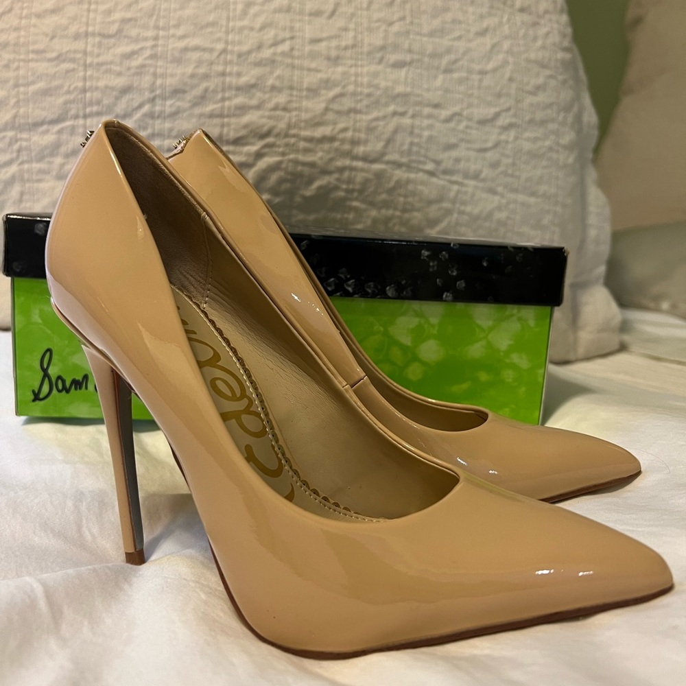 Brand new in box nude pumps